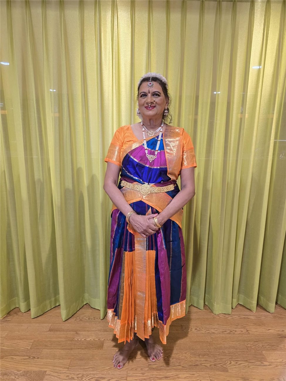 Sitrawatie Bonoo in volledig Bharatanatyam-kostuum